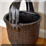 D33. Decorative basket. 
